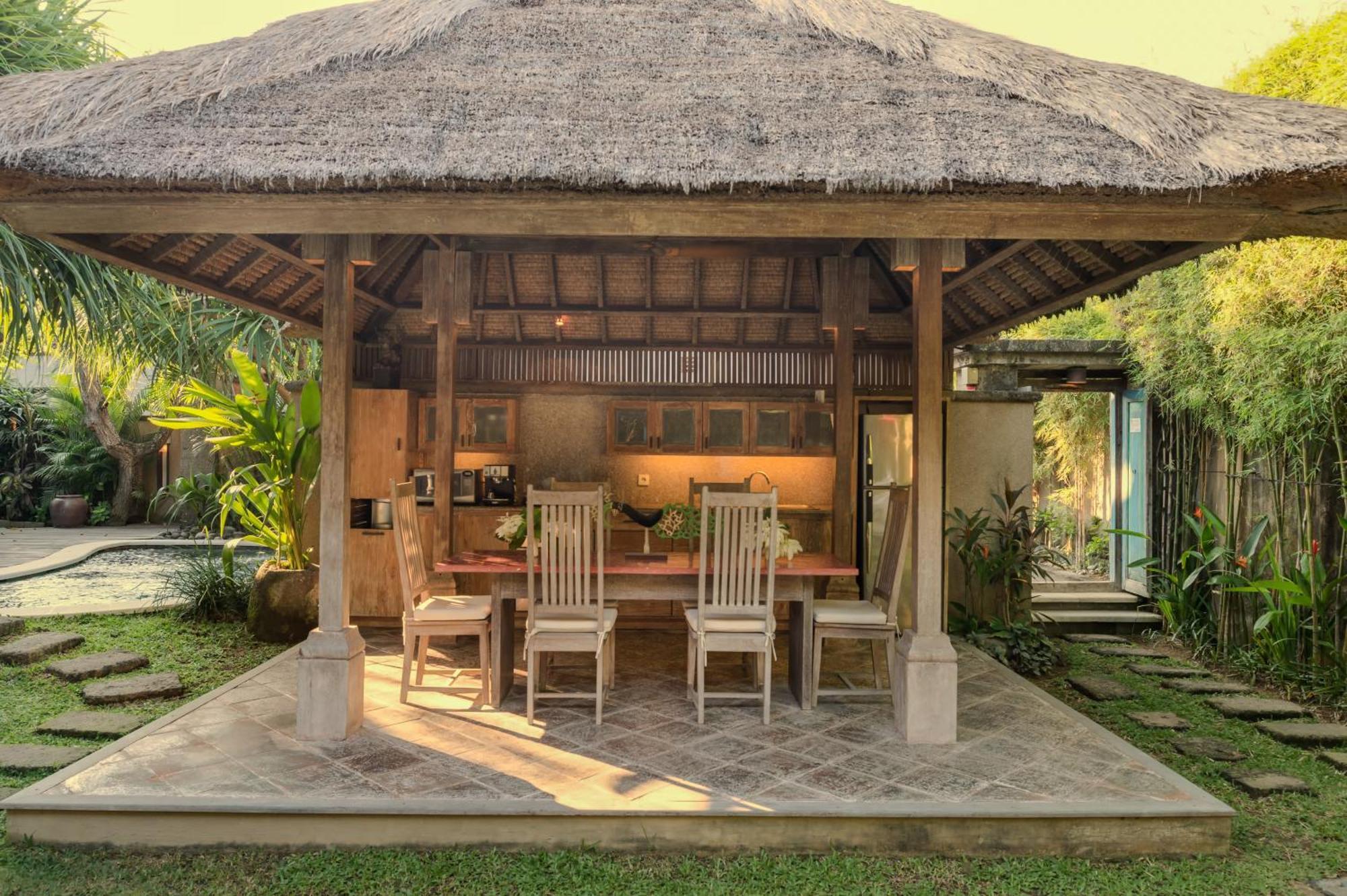 Villa Tirta Naga Bali Семіньяк Екстер'єр фото