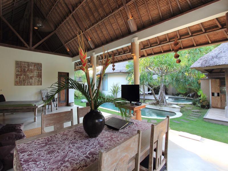 Villa Tirta Naga Bali Семіньяк Екстер'єр фото
