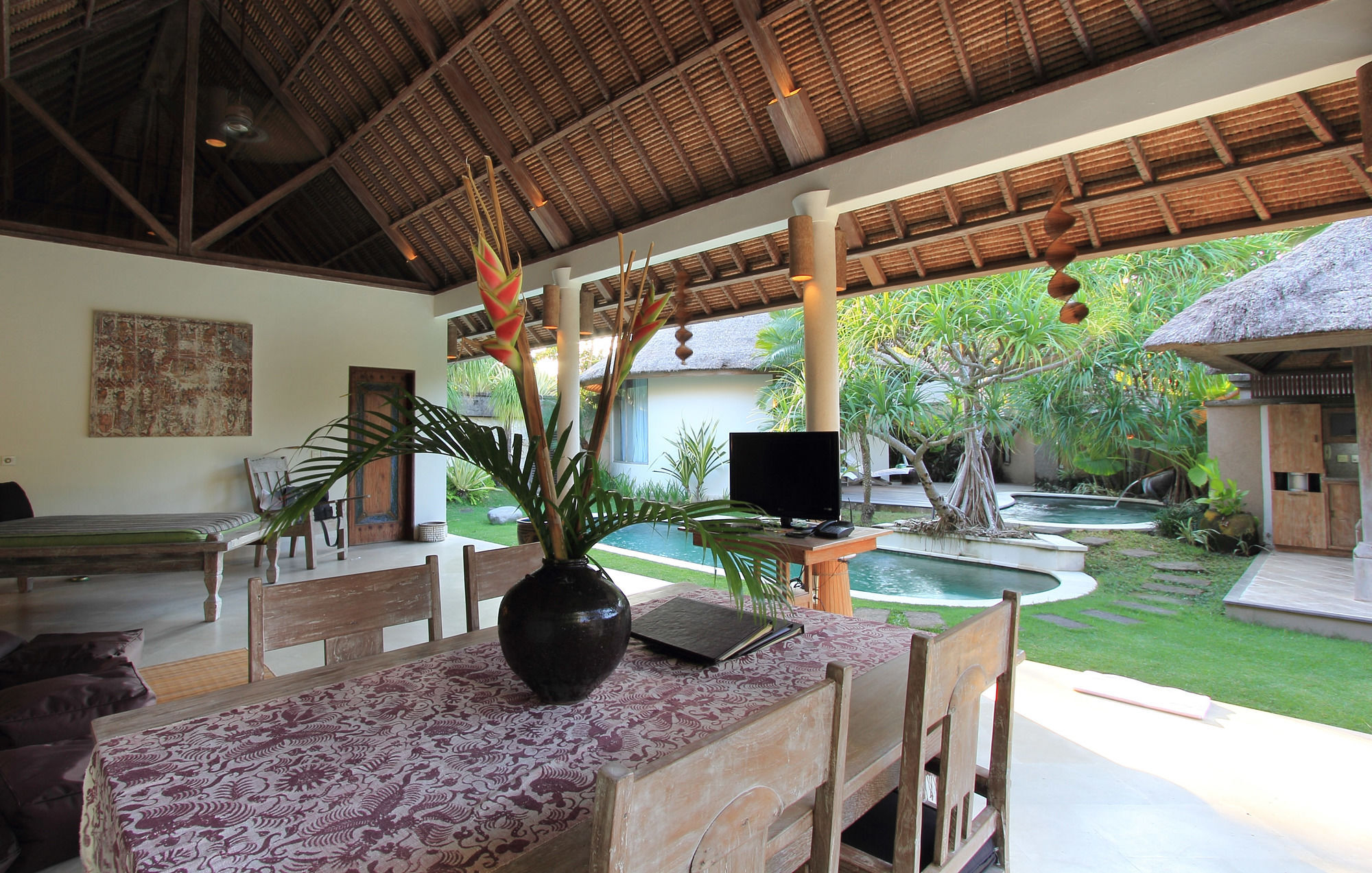 Villa Tirta Naga Bali Семіньяк Екстер'єр фото
