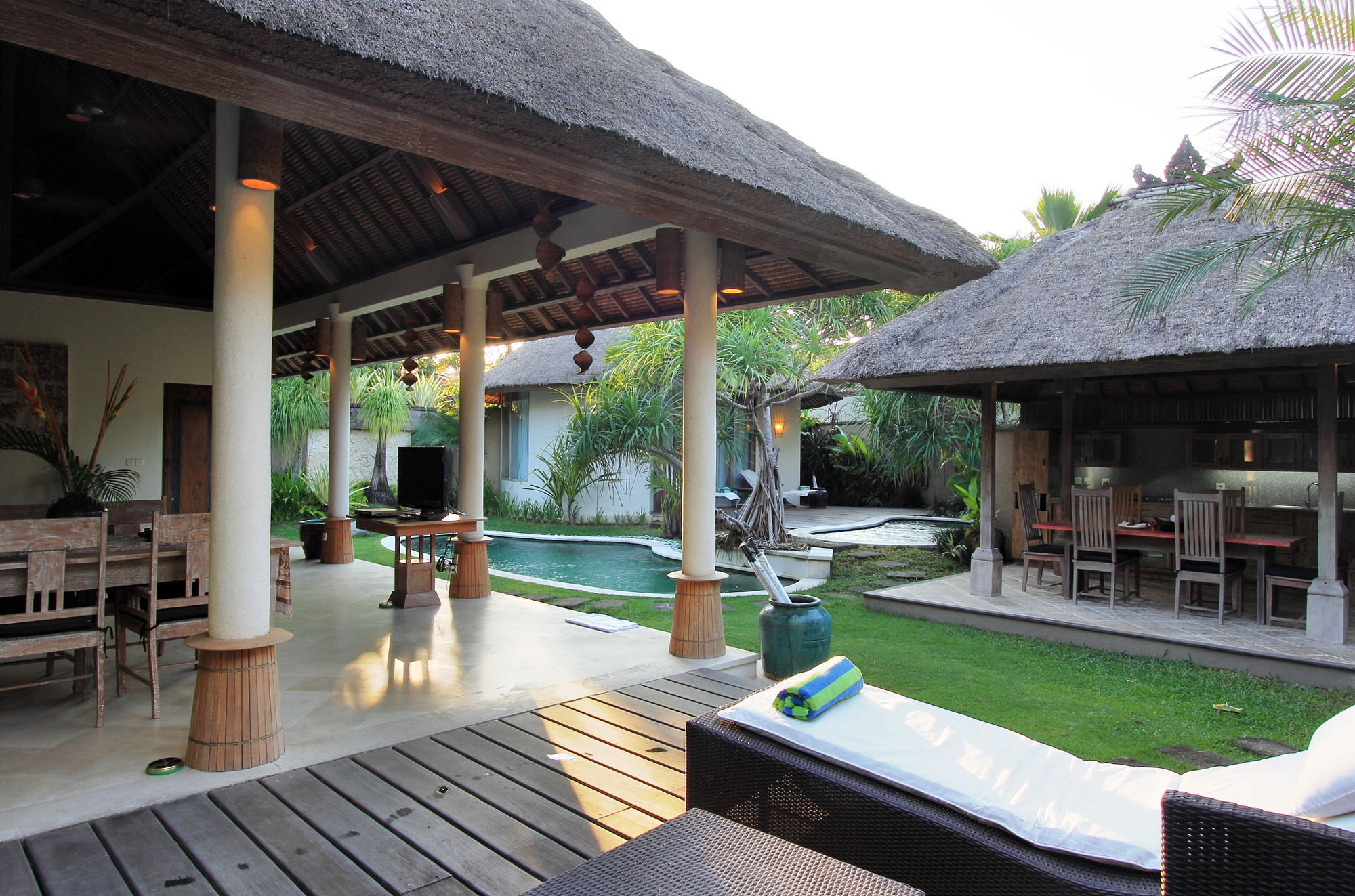 Villa Tirta Naga Bali Семіньяк Екстер'єр фото