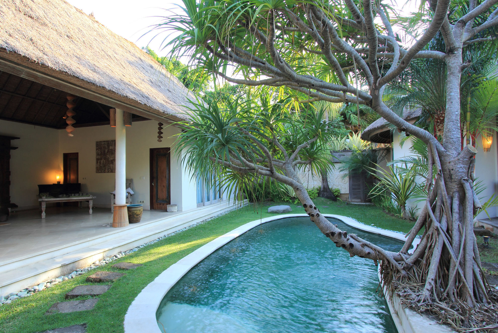 Villa Tirta Naga Bali Семіньяк Екстер'єр фото